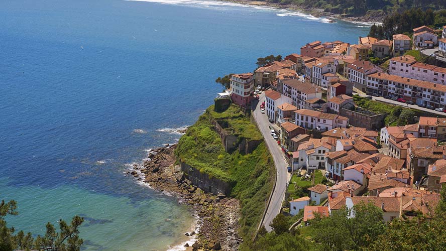 Lastres, esencia marinera en la costa oriental de Asturias