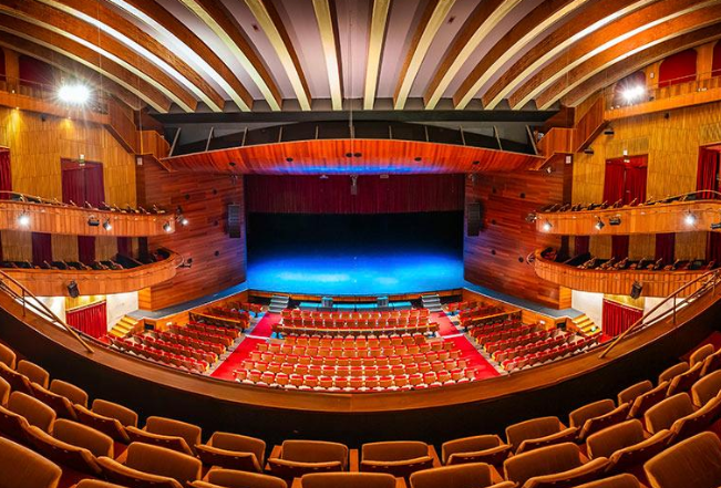 La Laboral, en GIjón, despliega su programación de primavera con música, humor y espectáculos para todos los públicos