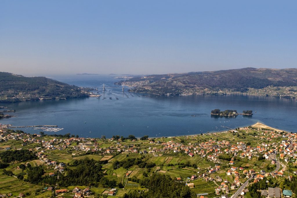 Galicia consolida su turismo interno con menos viajes pero mayor gasto